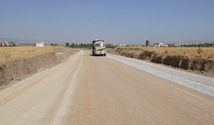 YOL ÇALIŞMALARI DEVAM EDİYOR
