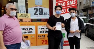 MHP CADDEDE MASKE DAĞITTI