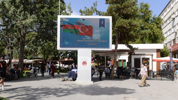 AZERBAYCAN’A BAYRAKLI DESTEK