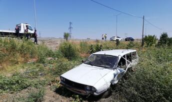 ÇORUM’DA OTOMOBİL TARLAYA UÇTU