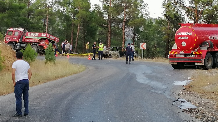 AĞACA ÇARPAN ARAÇ ORMANI YAKTI!
