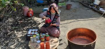 KADINLARIN KIŞLIK YİYECEK MESAİSİ