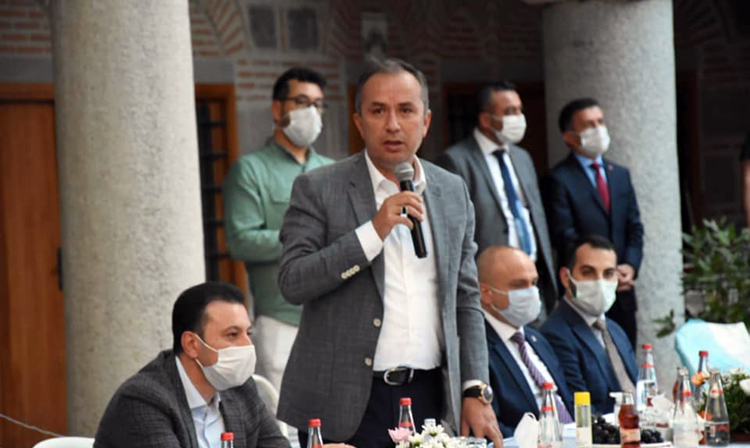 CEYLAN PARTİSİ İÇİN SEYYAH OLDU