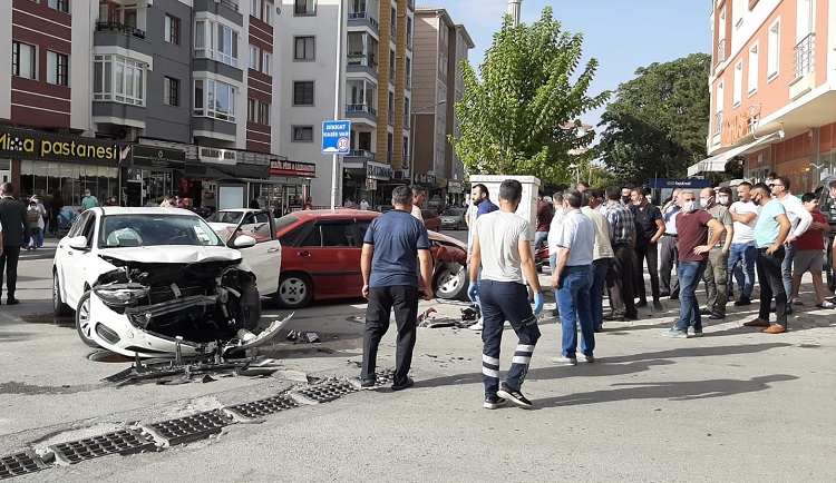 CEMİLBEY CADDESİNDE ÜZÜCÜ KAZA