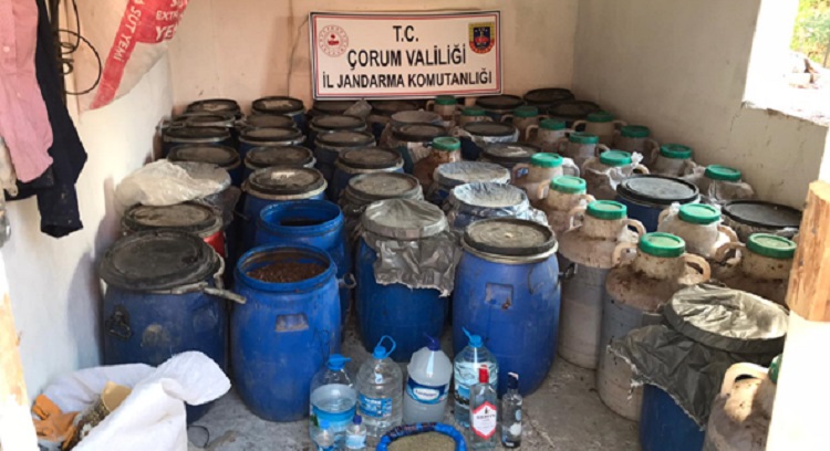 KÖYDE KAÇAK İÇKİYE GEÇİT YOK