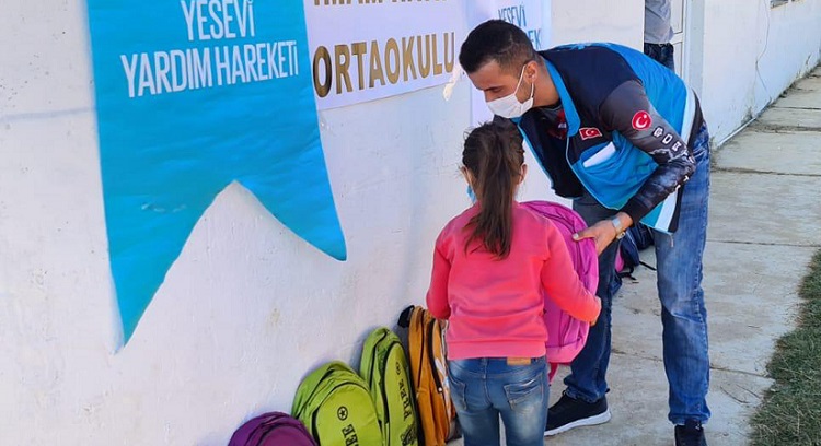 MAKEDONYA’DAKİ ÖĞRENCİLERİ SEVİNDİRDİLER