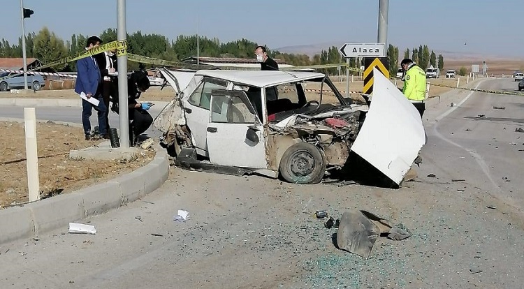 ALACA KAVŞAĞINDA FECİ KAZA