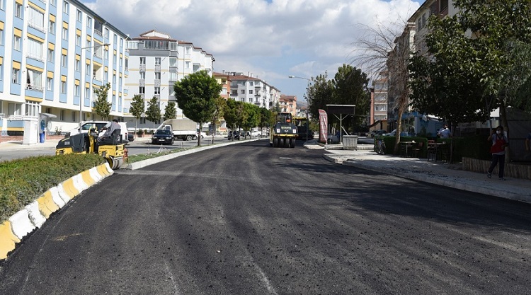 VARİNLİ CADDESİNE YENİ ASFALT