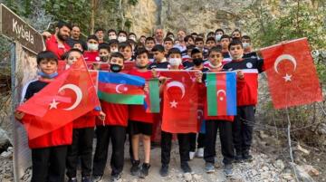 GÜREŞÇİLERDEN AZERBAYCAN’A DESTEK