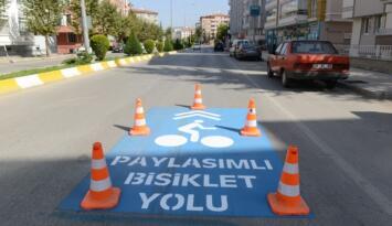 YOLUN SAĞ TARAFI BİSİKLETÇİLERİN
