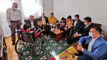 CEYLAN MÜLTECİ ÇOCUĞU SEVİNDİRDİ