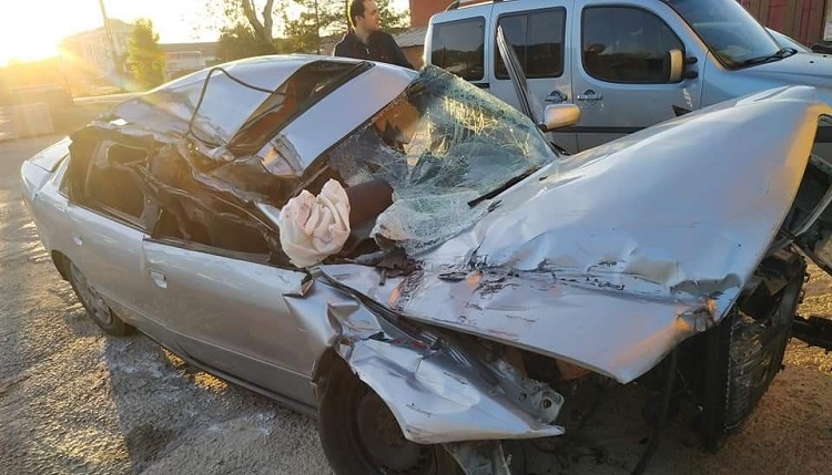 OTOMOBİL TIR’A ARKADAN ÇARPTI