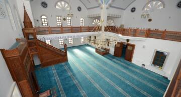 HIRSIZLAR BU KEZ CAMİYE DADANDI!