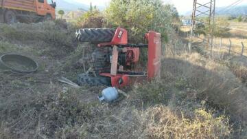 MİNİBÜS TRAKTÖRE ARKADAN ÇARPTI