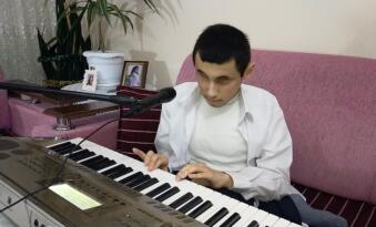 ENGELLİ GENCİN İNANILMAZ AZMİ