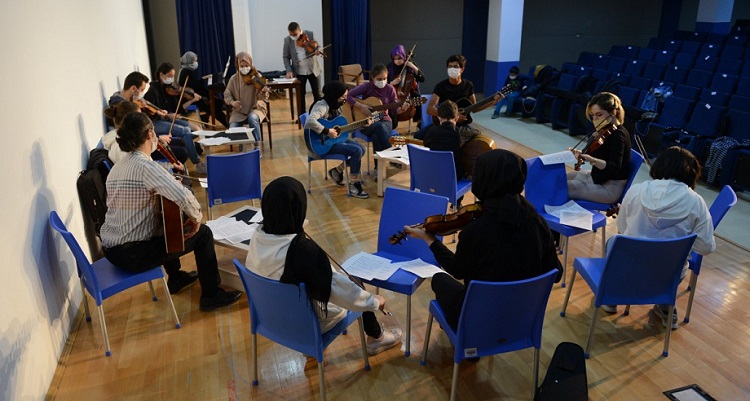 BELEDİYE GENÇLİK ORKESTRASI KURDU