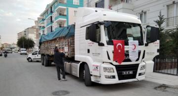 İZMİR’E BİR TIR YARDIM GÖNDERİLDİ
