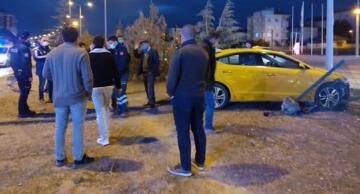 TİCARİ TAKSİ ORTA REFÜJE ÇIKTI