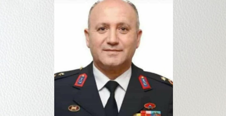 ÇORUMLU KOMUTAN SEVENLERİNİ ÜZDÜ