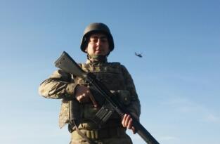 ÇORUM ŞEHİT ASKERİNE AĞLIYOR