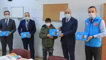 DİYANET VAKFI ÖĞRENCİLERİ SEVİNDİRDİ