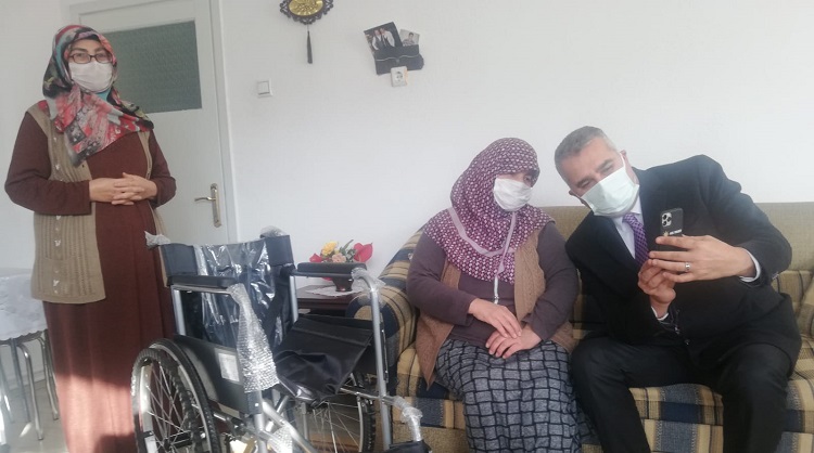 GÜLSEREN TEYZE’NİN DUASINI ALDI