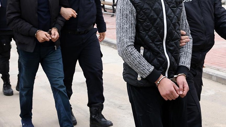 ZEHİR TACİRLERİ POLİSE YAKALANDI