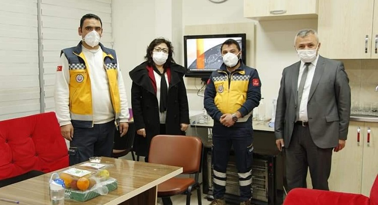 ŞAHİNER’DEN SAĞLIK ÇALIŞANLARINA JEST