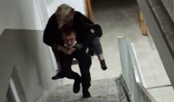 POLİSTEN ALKIŞ ALAN DAVRANIŞ