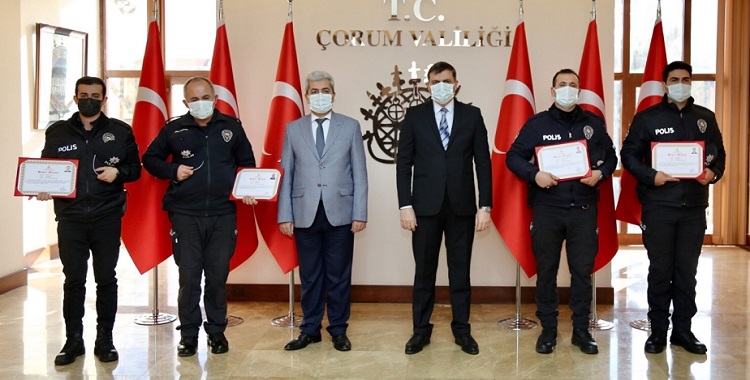 FEDAKAR POLİSLERE BAŞARI BELGESİ