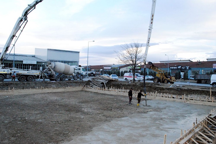 MESCİDİN ZEMİN BETONU ATILDI