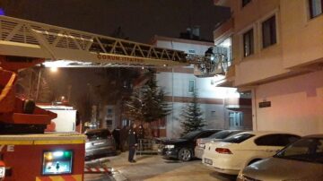 TALİHSİZ KADINI İTFAİYE KURTARDI