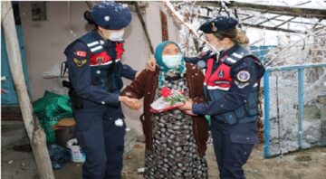 YAŞLI TEYZENİN DUASINI ALDILAR