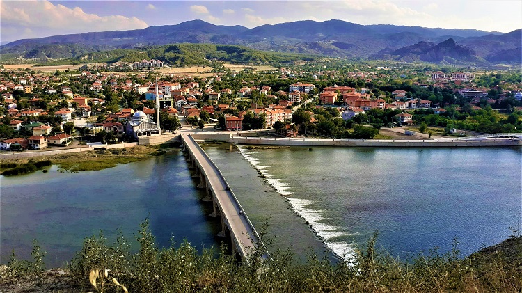 Osmancık ilçesine anıt mezar yapılsın