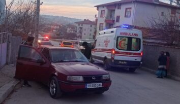 OTOMOBİLLER ÇARPIŞTI: 2 YARALI