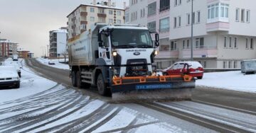 ÇORUM BELEDİYESİ’NDEN KAR MESAİSİ