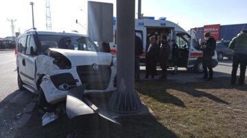 DİREĞE ÇARPARAK DURABİLDİ!