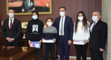 MUHSİN DERE ÇOCUKLARI SEVİNDİRDİ
