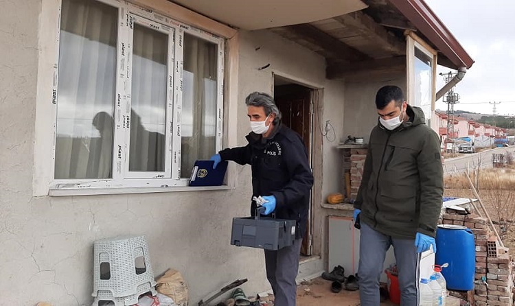 ESKİ MUHTAR BAĞDA ÖLÜ BULUNDU!