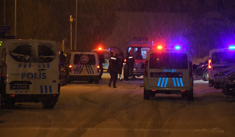 POLİSLER YOLDA YARALI BULDU!