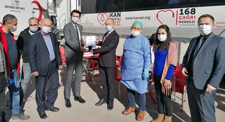 GÖNÜLLÜ KAN BAĞIŞCILARINA MADALYA