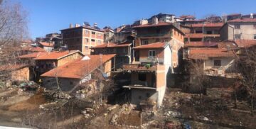 KÖY HALKI YOL MAĞDURU OLDU!