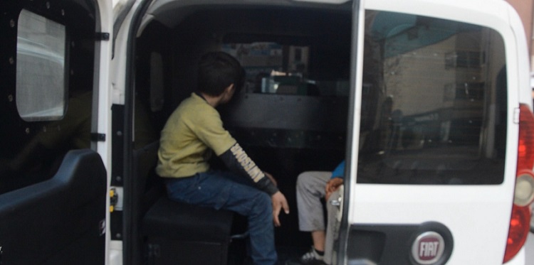 KÜÇÜK ÇOCUKLAR DÜKKAN SOYDU!