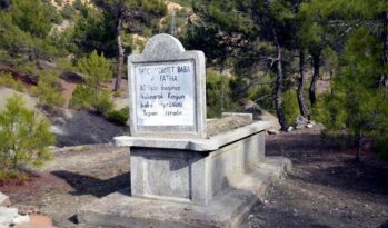 MEZARIN BU HALİ ONLARI ÜZDÜ!