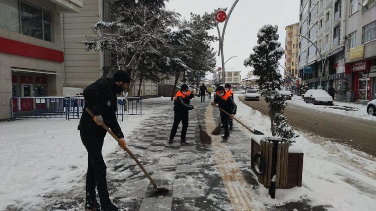 SUNGURLU BELEDİYESİ’NDEN KAR MESAİSİ