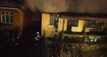 YANGINDA BİR AİLE EVSİZ KALDI