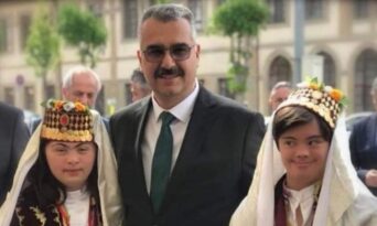 Her gün farkındayız her gün sizinleyiz
