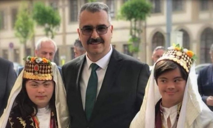 Her gün farkındayız her gün sizinleyiz