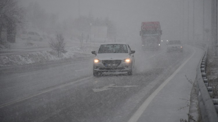 Çorum’da kar yağışı ulaşımı aksattı!