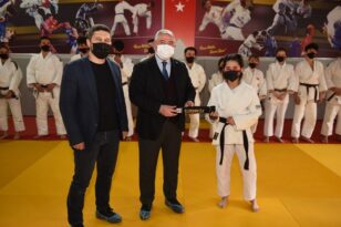 Aşgın judoculara  kuşaklarını verdi
